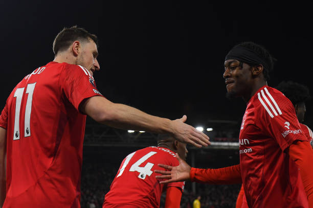 他的坚定不 他的坚定不